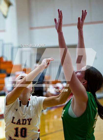 Thumbnail 3 in Grand Saline vs Miller Grove photogallery.