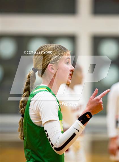 Thumbnail 2 in Grand Saline vs Miller Grove photogallery.