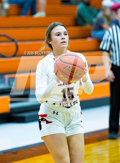 Thumbnail 2 in Grand Saline vs Miller Grove photogallery.