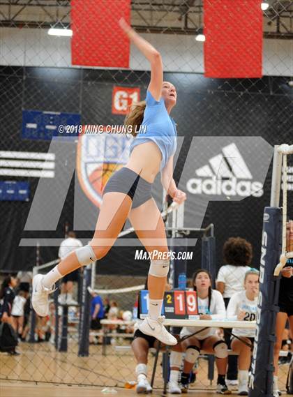 Thumbnail 2 in Corona del Mar vs. Beckman (Queen's Court Tournament) photogallery.