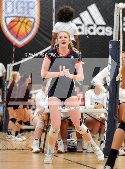 Thumbnail 1 in Corona del Mar vs. Beckman (Queen's Court Tournament) photogallery.
