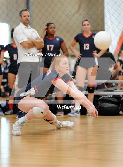 Thumbnail 2 in Corona del Mar vs. Beckman (Queen's Court Tournament) photogallery.