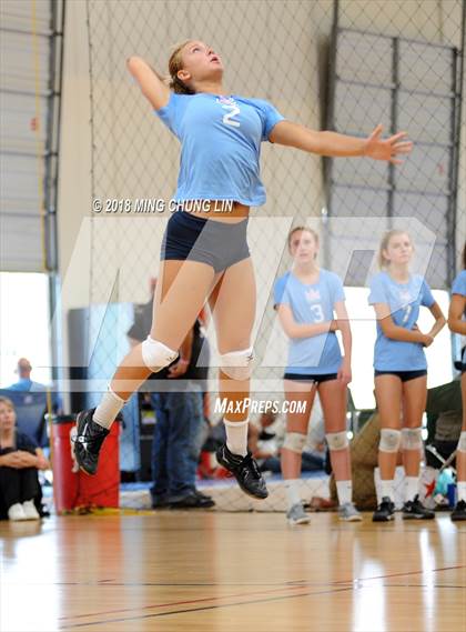 Thumbnail 3 in Corona del Mar vs. Beckman (Queen's Court Tournament) photogallery.