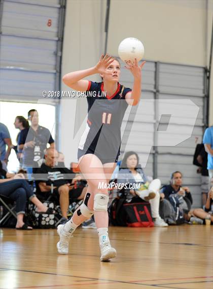 Thumbnail 2 in Corona del Mar vs. Beckman (Queen's Court Tournament) photogallery.