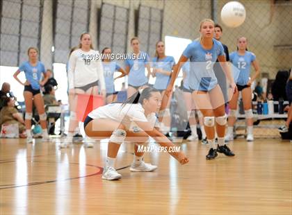 Thumbnail 2 in Corona del Mar vs. Beckman (Queen's Court Tournament) photogallery.