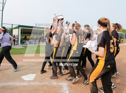 Thumbnail 3 in Sutherland vs. Honeoye Falls-Lima (Section 5 Class A1 Final) photogallery.