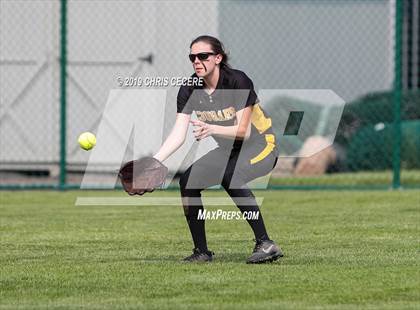 Thumbnail 2 in Sutherland vs. Honeoye Falls-Lima (Section 5 Class A1 Final) photogallery.