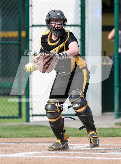 Thumbnail 1 in Sutherland vs. Honeoye Falls-Lima (Section 5 Class A1 Final) photogallery.