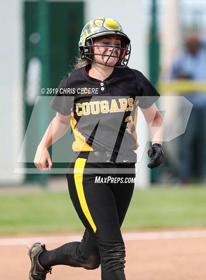 Thumbnail 2 in Sutherland vs. Honeoye Falls-Lima (Section 5 Class A1 Final) photogallery.