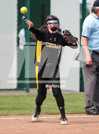 Thumbnail 2 in Sutherland vs. Honeoye Falls-Lima (Section 5 Class A1 Final) photogallery.