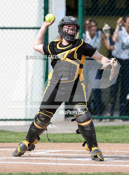 Thumbnail 2 in Sutherland vs. Honeoye Falls-Lima (Section 5 Class A1 Final) photogallery.