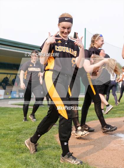 Thumbnail 3 in Sutherland vs. Honeoye Falls-Lima (Section 5 Class A1 Final) photogallery.