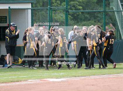 Thumbnail 3 in Sutherland vs. Honeoye Falls-Lima (Section 5 Class A1 Final) photogallery.