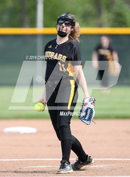 Thumbnail 3 in Sutherland vs. Honeoye Falls-Lima (Section 5 Class A1 Final) photogallery.