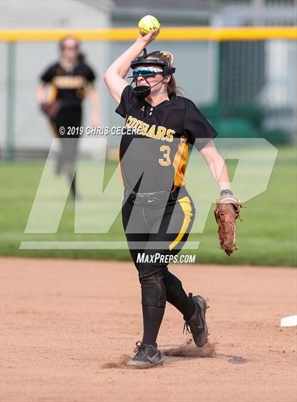Thumbnail 3 in Sutherland vs. Honeoye Falls-Lima (Section 5 Class A1 Final) photogallery.