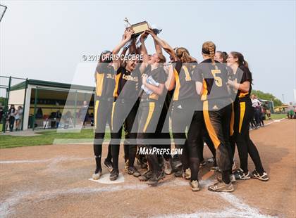 Thumbnail 3 in Sutherland vs. Honeoye Falls-Lima (Section 5 Class A1 Final) photogallery.