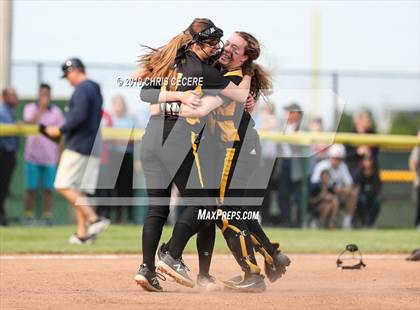 Thumbnail 1 in Sutherland vs. Honeoye Falls-Lima (Section 5 Class A1 Final) photogallery.