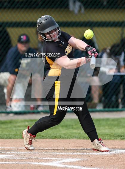 Thumbnail 1 in Sutherland vs. Honeoye Falls-Lima (Section 5 Class A1 Final) photogallery.