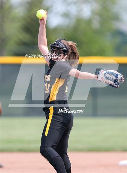 Thumbnail 2 in Sutherland vs. Honeoye Falls-Lima (Section 5 Class A1 Final) photogallery.