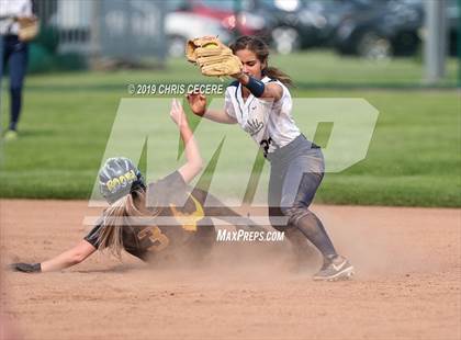 Thumbnail 2 in Sutherland vs. Honeoye Falls-Lima (Section 5 Class A1 Final) photogallery.