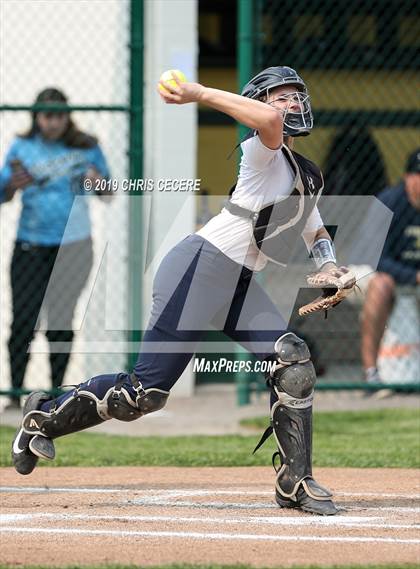 Thumbnail 3 in Sutherland vs. Honeoye Falls-Lima (Section 5 Class A1 Final) photogallery.