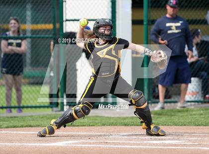 Thumbnail 3 in Sutherland vs. Honeoye Falls-Lima (Section 5 Class A1 Final) photogallery.