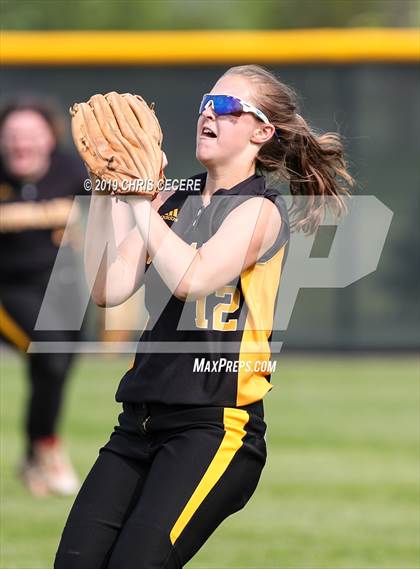 Thumbnail 2 in Sutherland vs. Honeoye Falls-Lima (Section 5 Class A1 Final) photogallery.
