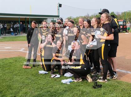 Thumbnail 3 in Sutherland vs. Honeoye Falls-Lima (Section 5 Class A1 Final) photogallery.