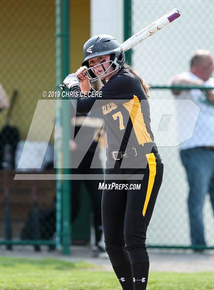 Thumbnail 2 in Sutherland vs. Honeoye Falls-Lima (Section 5 Class A1 Final) photogallery.