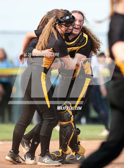 Thumbnail 2 in Sutherland vs. Honeoye Falls-Lima (Section 5 Class A1 Final) photogallery.