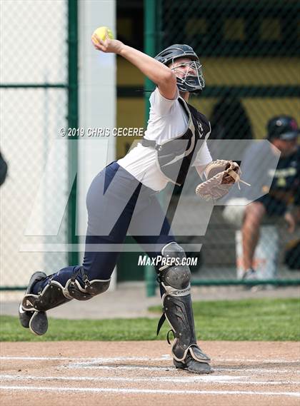 Thumbnail 3 in Sutherland vs. Honeoye Falls-Lima (Section 5 Class A1 Final) photogallery.