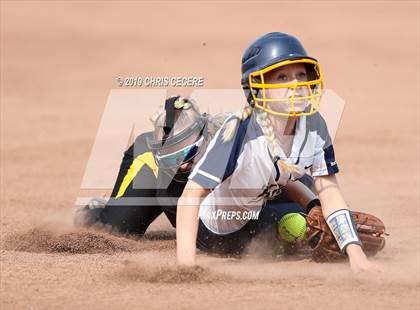 Thumbnail 1 in Sutherland vs. Honeoye Falls-Lima (Section 5 Class A1 Final) photogallery.