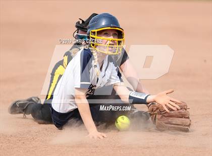 Thumbnail 3 in Sutherland vs. Honeoye Falls-Lima (Section 5 Class A1 Final) photogallery.