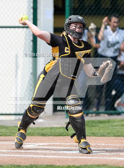 Thumbnail 3 in Sutherland vs. Honeoye Falls-Lima (Section 5 Class A1 Final) photogallery.