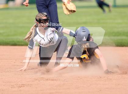 Thumbnail 2 in Sutherland vs. Honeoye Falls-Lima (Section 5 Class A1 Final) photogallery.