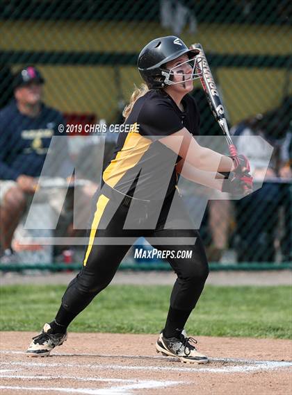 Thumbnail 2 in Sutherland vs. Honeoye Falls-Lima (Section 5 Class A1 Final) photogallery.