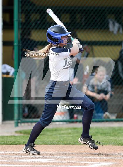 Thumbnail 3 in Sutherland vs. Honeoye Falls-Lima (Section 5 Class A1 Final) photogallery.