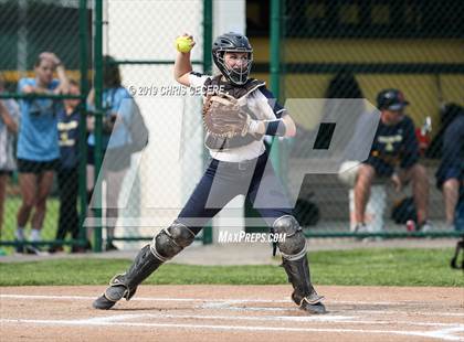 Thumbnail 2 in Sutherland vs. Honeoye Falls-Lima (Section 5 Class A1 Final) photogallery.