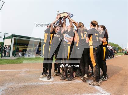 Thumbnail 2 in Sutherland vs. Honeoye Falls-Lima (Section 5 Class A1 Final) photogallery.