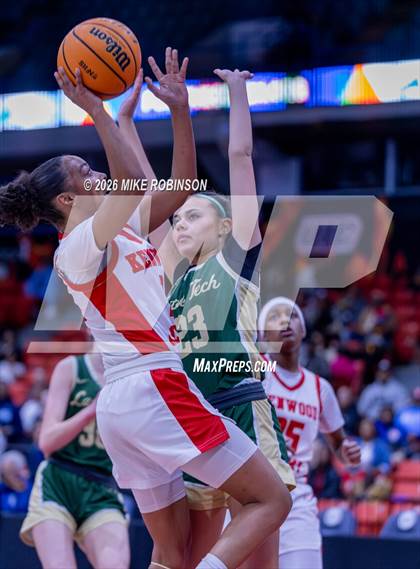 Thumbnail 3 in Kenwood vs. Lane Tech photogallery.