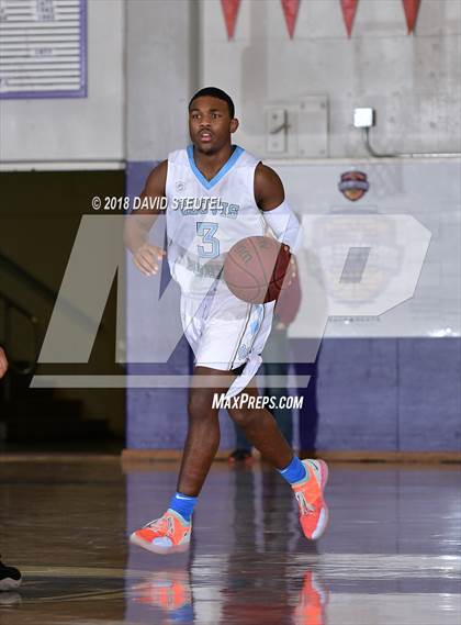 Thumbnail 2 in Sacramento vs. Clovis North (St. Hope Elite Classic) photogallery.