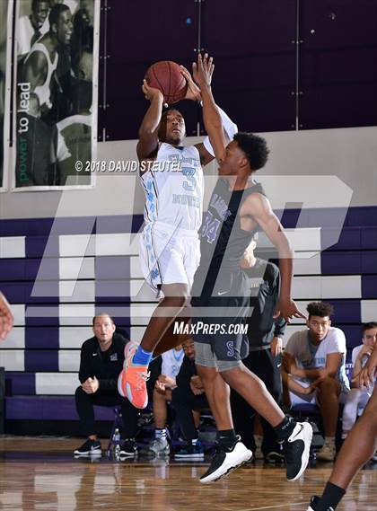 Thumbnail 1 in Sacramento vs. Clovis North (St. Hope Elite Classic) photogallery.