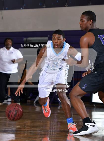 Thumbnail 2 in Sacramento vs. Clovis North (St. Hope Elite Classic) photogallery.
