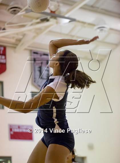 Thumbnail 2 in La Salle vs Flintridge Sacred Heart photogallery.