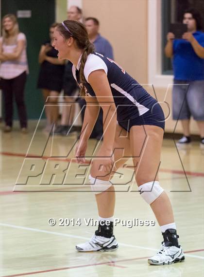 Thumbnail 2 in La Salle vs Flintridge Sacred Heart photogallery.