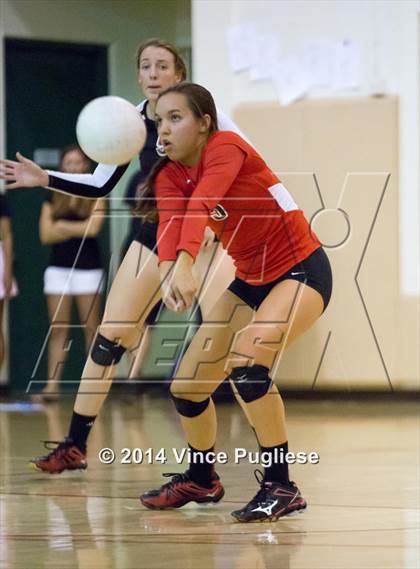 Thumbnail 1 in La Salle vs Flintridge Sacred Heart photogallery.