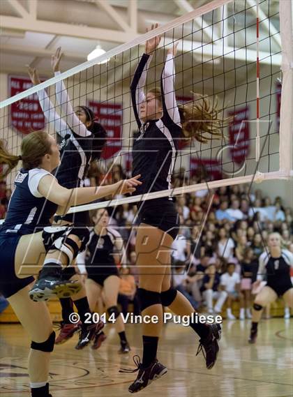 Thumbnail 1 in La Salle vs Flintridge Sacred Heart photogallery.