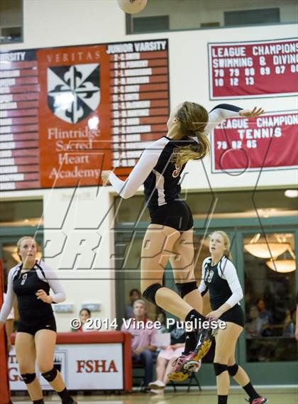 Thumbnail 2 in La Salle vs Flintridge Sacred Heart photogallery.