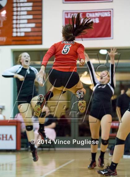 Thumbnail 3 in La Salle vs Flintridge Sacred Heart photogallery.