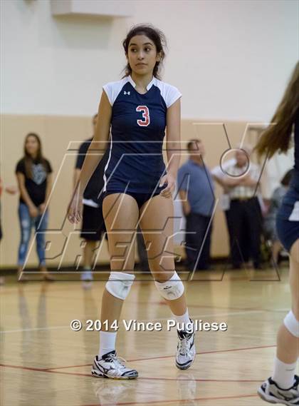 Thumbnail 1 in La Salle vs Flintridge Sacred Heart photogallery.